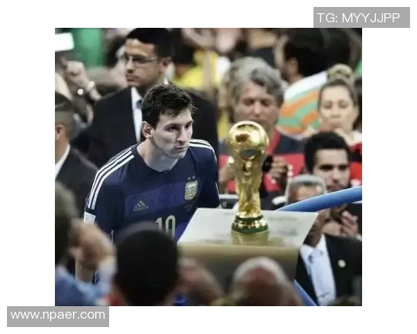 全球十大传奇足球巨星盘点与辉煌生涯全面解读 全球十大传奇足球巨星盘点与辉煌生涯全面解读