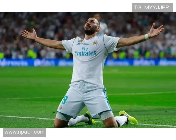 本泽马传奇足球生涯世界球星卡全解析与收藏价值探索 本泽马传奇足球生涯世界球星卡全解析与收藏价值探索