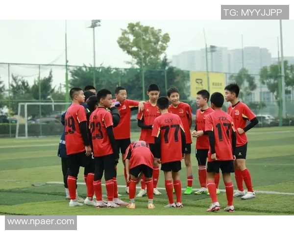 足球星二代颜值超高继承父亲基因 球场外的帅气与魅力并存 足球星二代颜值超高继承父亲基因 球场外的帅气与魅力并存